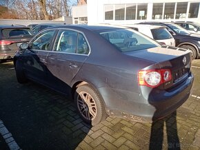 Vw Jetta 1.6 Tdi - 10