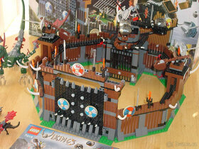LEGO 7019 - Pevnosť Vikingov v boji s Fafnirským drakom - 10