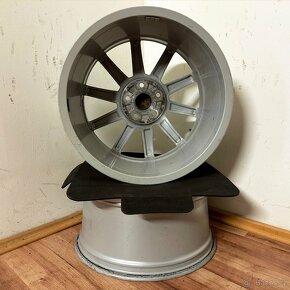 KRÁSNÁ AUDI TT MK3 5x112 R18 ET50 8,5Jx18 57,1mm - 10