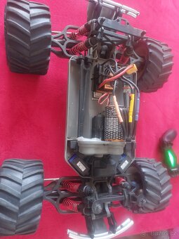 Traxxas E-Maxx 1/8 - 10