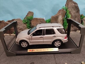 prodám model 1:18 mercedes benz ML55 AMG - 10