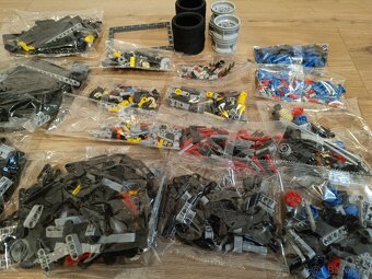 LEGO Technic Domův Dodge Charger 42111 - 10