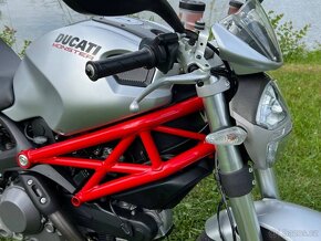 Ducati Monster 1100 - 10