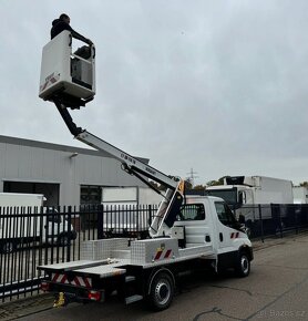 Vysokozdvižná teleskopická montážní plošina Iveco Daily 35S1 - 10