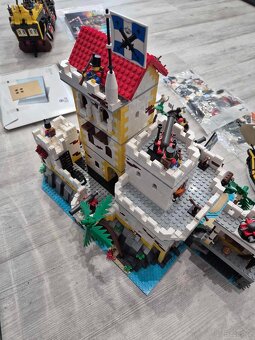 LEGO MIX 33kg + 10320 + 21322 (2x) - 11