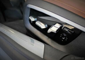 BMW Řada 7 750i xDrive benzín automat - 11