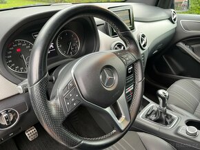 Mercedes-Benz B 180 Kamera NAVI Bi-Xenon 1.majitel - 11