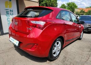 Hyundai i30 1.6-NAVI-NÍZKÉ KM-1.MAJITEL - 11