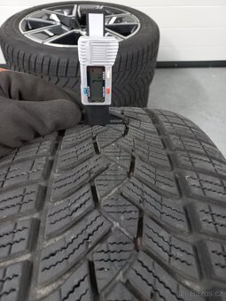 BMW 4 G26 i4 zimní sada M858  Goodyear 245/45 R18 TOP stav - 11