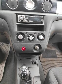Mitsubishi Outlander 2.0 i  4x4 - 11