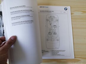 BMW E32 750iL - Presse - složky pro novináře - rarita - 11