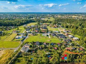 Prodej stavebního, zasíťovaného pozemku o výměře 1403 m2 v l - 11