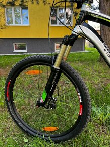 Zánovní celoodpružene kolo Specialized Camber Expert - 11