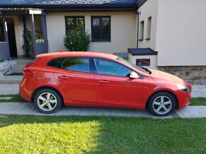 Volvo V40 D2 1.6 nafta 84kw r.v.2013 červená - 11