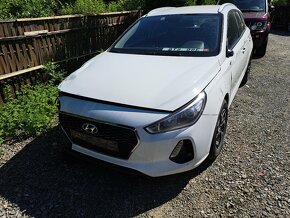 Hyundai i30 1.6 crdi  r.v 2018 havarovane pojizdne - 11