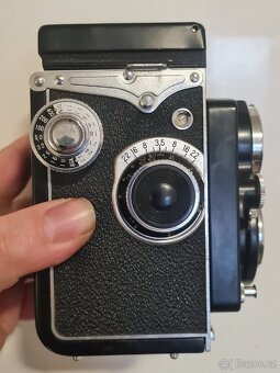 Yashica D - 11