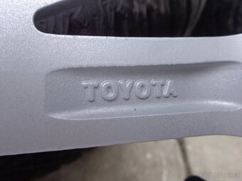 Toyota CH-R zánovná zimná sada kol s TPMS ventilkama - 11