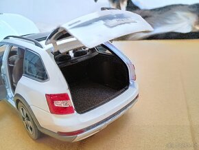 Škoda Octavia Combi Scout 2017 1:18 - 11