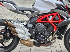 MV Agusta Brutale 800 - 11