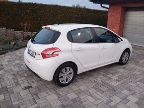 Peugeot 208 - 11