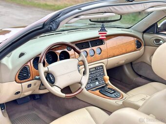 2001 Jaguar XK8 4.0 V8 Convertible - 11