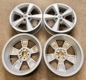 5x114,3 R17 originál alu Nissan Qashqai - ET 40 - - 11