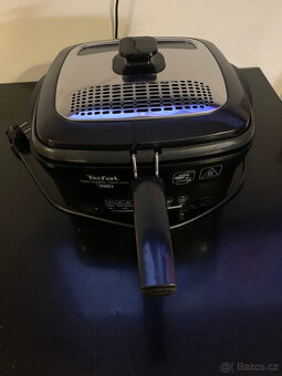 Fritéza Tefal Versalio deluxe 7v1 + 2 další vnitřní nádoby + - 11