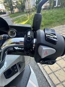 HONDA PCX naj.2000 Km 2023 v záruce - 11