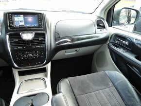 Lancia Grand Voyager 2,8 CRD Aut. StownGo NAVI Kůže 2013 - 11