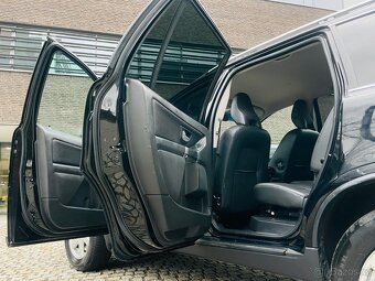 Volvo XC90 2.4 D5 136KW AUTOMAT 1.MAJITEL SERVISKA - 11