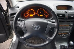 TOYOTA AVENSIS 2,0D4-D PO SERVISU SUPER STAV - 11