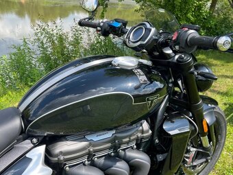 Triumph Rocket 3 R STORM 2024 - 11