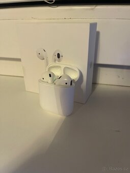 iPhone SE 2020 64GB + Apple AirPods 2019 - 11