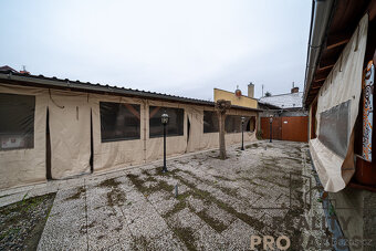 Prodej restaurace se společenským sálem, 2 budovy, pozemek 9 - 11