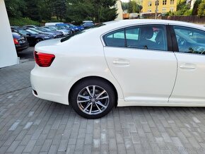 TOYOTA Avensis Limousine, 2.2 D-4D, r.v. 2015, plný servis - 11