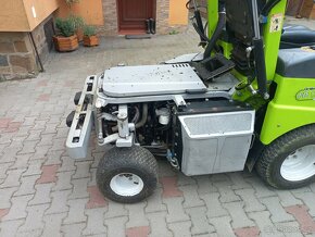 Prodám komunální sekací traktor Grillo FD13.09 - 11