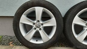 Alu kola vw Passat 5x112 r17 originá zimní pneu - 11