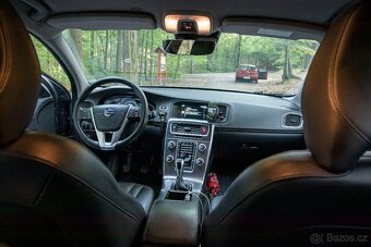 Volvo V60 2.0 D2 88kw VEA, r.v. 2017, man. převodovka - 11