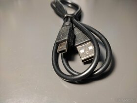 Různé typy kabelů USB A, USB C, DP, HDMI, VGA, DVI atd.. - 11