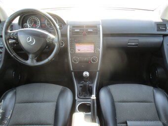 MERCEDES A180CDI 80kw 2012 bez koroze na opravu nebo díly - 11