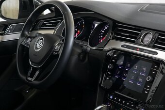 VW Passat Variant 2.0TDI 110kW DSG Highline ACC LED Tažné - 11