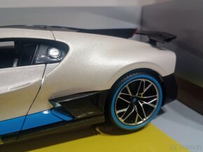 1:18 BUGATTI BOLIDE a DIVO, PORSCHE 911 GT3 RS 4.0, Bburago - 11