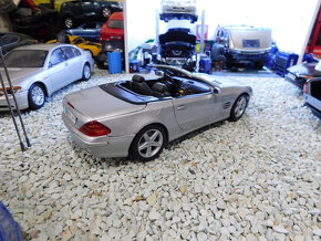 2x model auta Mercedes SL Class cabrio 1:18 Maisto - 11