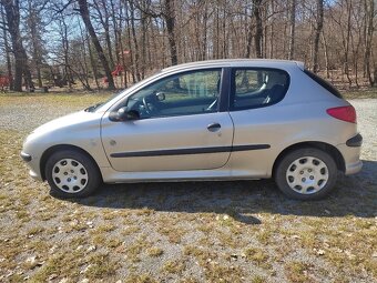 Peugeot 206 1,1 benzín 44 kW najeto pouze 100 000 - 11