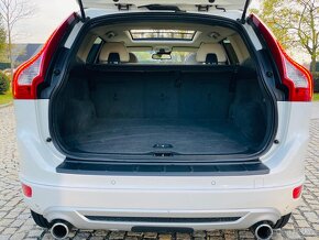 Volvo XC60 2.4D 4x4 AUT R-DESIGN TAŽNÉ NAVI VÝHŘEV SERVISKA - 11