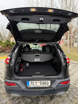 Jeep cherokee 2016 2.2D 147kw 1.majitel top výbava - 11