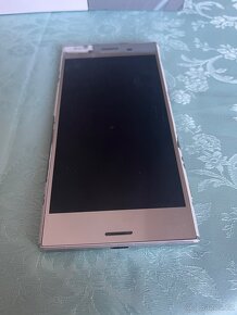 Sony XPERIA XZ Premium - 11