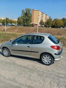 Peugeot 206 1.1i 44kW najeto pouze 52tis.km nové v ČR - 11