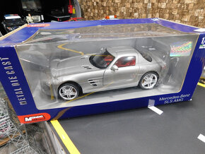 model auta Mercedes  SLR AMG / SL 500 1:18 - 11