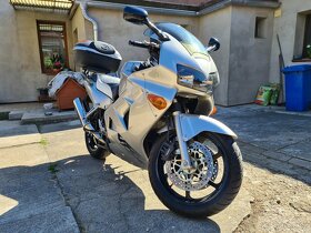 Honda VFR800 - 11